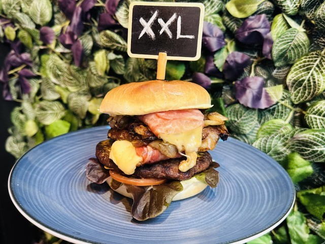 Bryan XXL Signature — burger artisanal premium, double steak Angus juteux